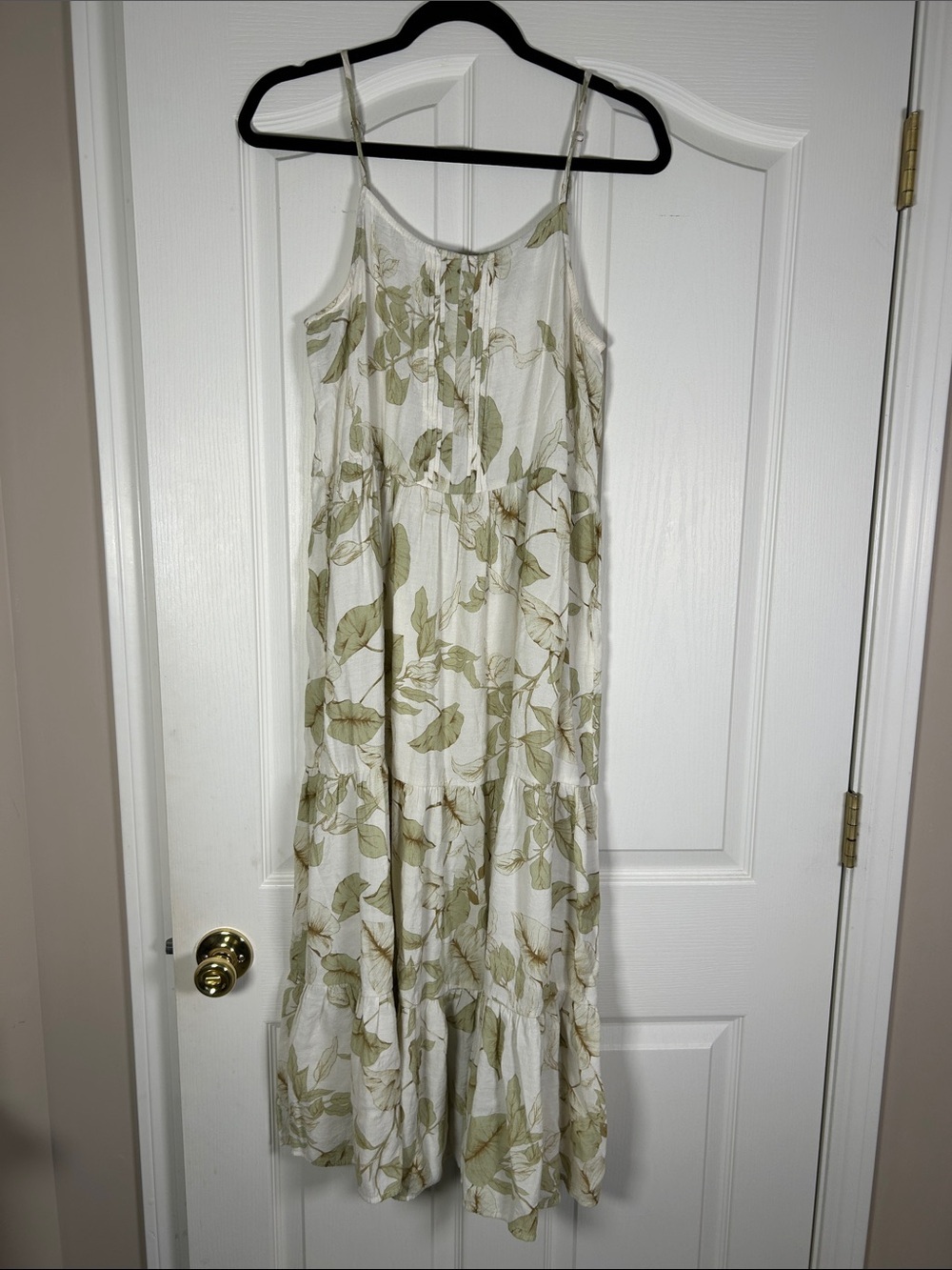 Magnolia Boutique Olive Leaf Print White Maxi Dress with Spaghetti Straps size L